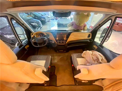 鉑馳帕亞尼進口依維柯房車 移動的豪華行宮，報價與“腳手架”式定制解析